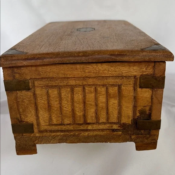 VINTAGE COLLECTIBLE HANDMADE SOLID WOODEN JEWELRY KEEPSAKE BOX - Picture 8 of 16